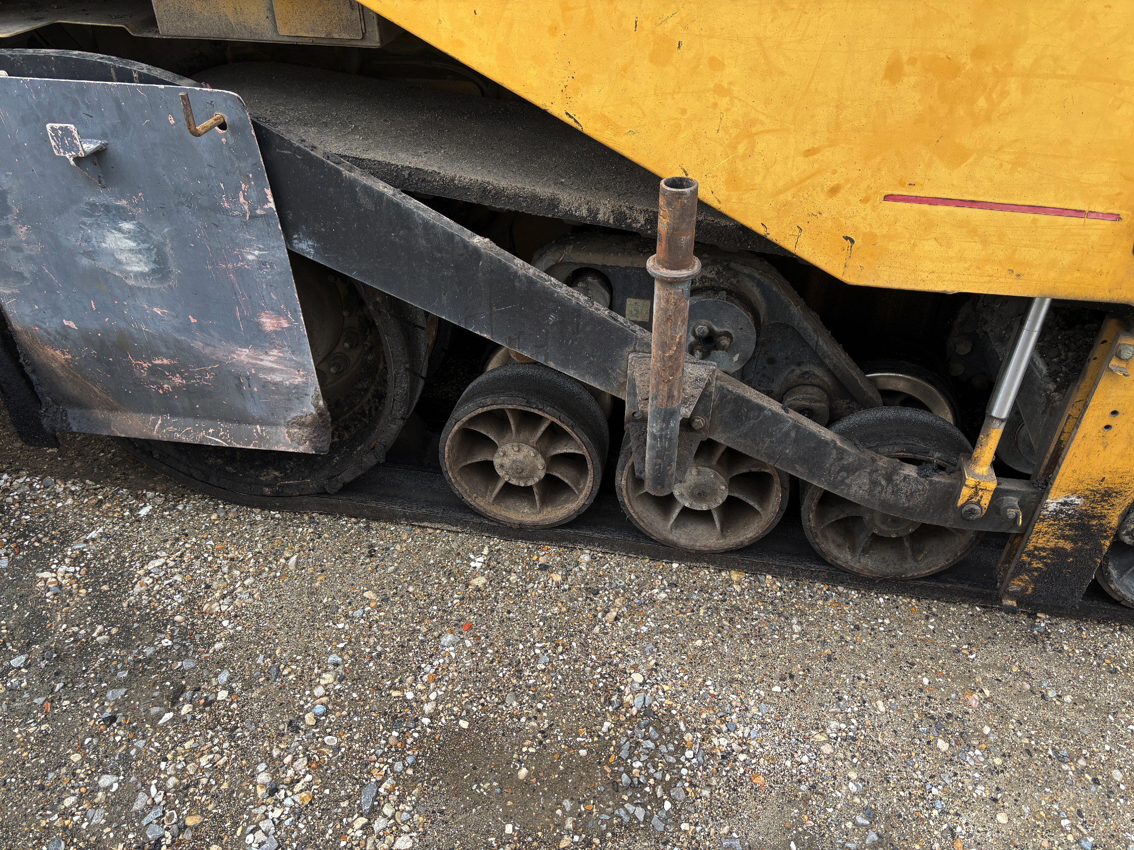 2012 CATERPILLAR AP1055E - Image 10